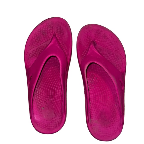 OOFOS Shoes - Oofos Pink Thong Sandals Size 11